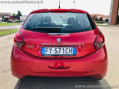 Peugeot 208 1.2 82Cv 5 porte Allure NEOPATENTATI! Rosso usata Castagnito