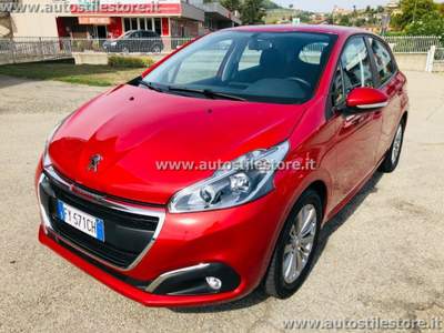 Peugeot 208 1.2 82Cv 5 porte Allure NEOPATENTATI! Rosso usata Castagnito