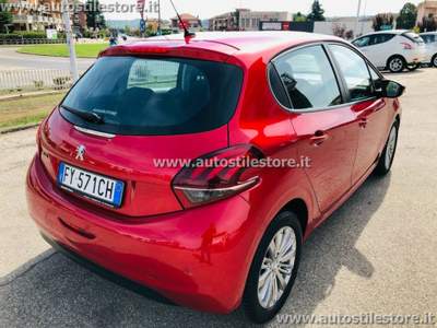 Peugeot 208 1.2 82Cv 5 porte Allure NEOPATENTATI! Rosso usata Castagnito
