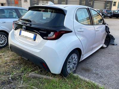 Toyota Yaris 1.5 Hybrid 5 porte Active Bianco usata LA SPEZIA