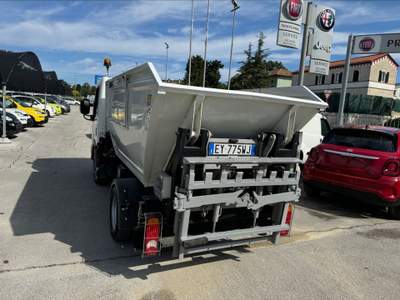 Nissan Cabstar Nissan  - nt400 cabstar 35.12 2.5 dci 122 cv pc-rg cabinato Bianco usata Ancona