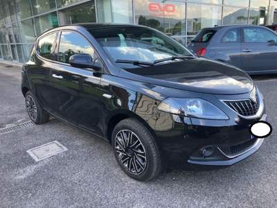 Lancia Ypsilon 1.0 FireFly 5 porte S&S Hybrid Ecochic Gold Nero usata Cassino
