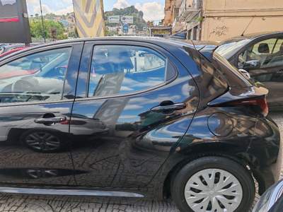 Toyota Yaris 1.5 Hybrid 5 porte Business Nero usata Napoli