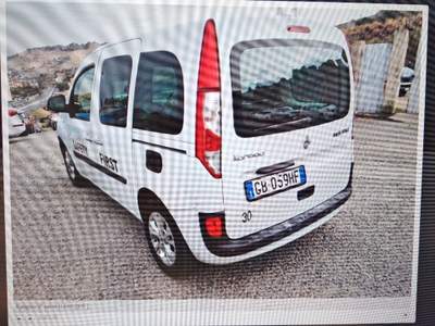 Renault Kangoo Blue dCi 8V 95CV 5 porte Limited Bianco usata Napoli