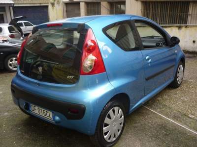 Peugeot 107 1.0 68CV 3p. Plaisir 2Tronic Blu/Azzurro usata Roma