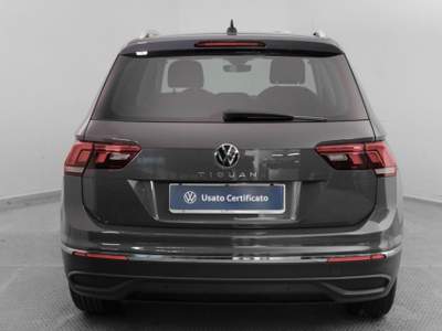 Volkswagen Tiguan 2.0 TDI SCR Life Grigio usata Paruzzaro