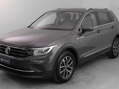Volkswagen Tiguan 2.0 TDI SCR Life Grigio usata Paruzzaro