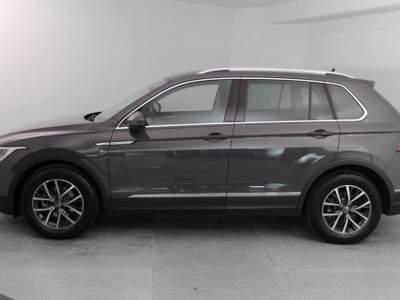 Volkswagen Tiguan 2.0 TDI SCR Life Grigio usata Paruzzaro