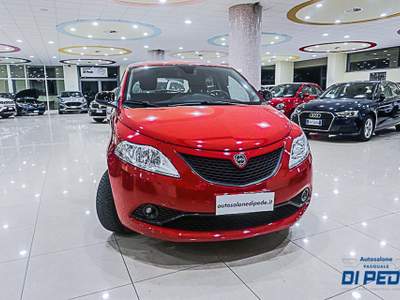 Lancia Ypsilon 1.0 FireFly 5 porte S&S Hybrid Ecochic Gold Rosso usata Matera