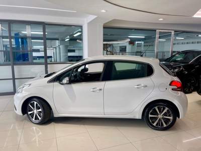 Peugeot 208 BlueHDi 100 5 porte Allure Bianco usata Sant'Antonio Abate