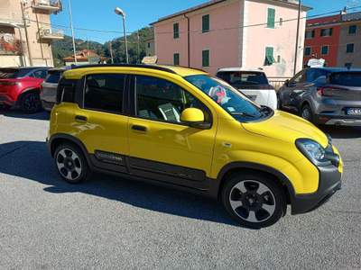 Fiat Panda 1.0 Hybrid Pandina NUOVA INCENTIVI EURO 0-1-2-3-4 Giallo usata Genova