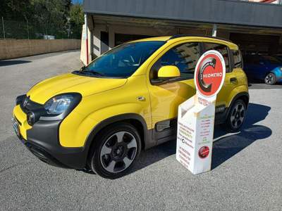 Fiat Panda 1.0 Hybrid Pandina NUOVA INCENTIVI EURO 0-1-2-3-4 Giallo usata Genova