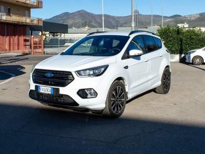 Ford Kuga 2.0 TDCI 120 CV S&S 2WD Powershift ST-Line Bianco usata Fondi