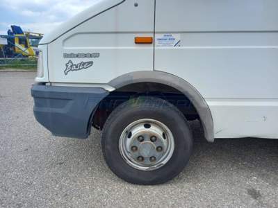 Iveco Daily 30-8 2.5 Diesel 9 POSTI Bianco usata Fino Mornasco