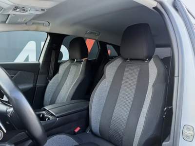 Peugeot 3008 Peugeot 3008 1.5 bluehdi Active Pack S 131CV IVA Bianco usata QUARTU SANT'ELENA
