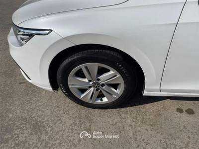 Volkswagen Golf 1.0 eTSI EVO DSG Life Bianco usata Lucugnano