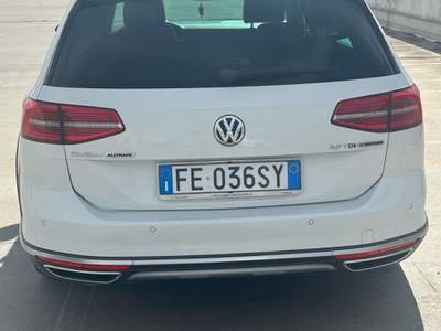 Volkswagen Passat tenuta benissimo Bianco usata Parma