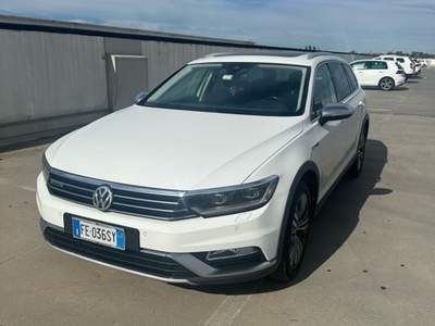 Volkswagen Passat tenuta benissimo Bianco usata Parma