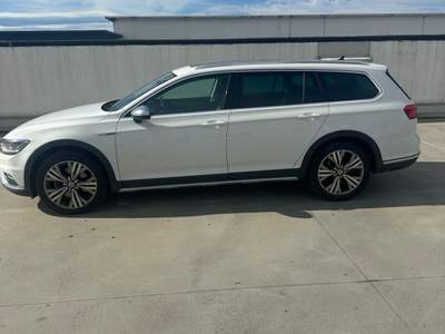 Volkswagen Passat tenuta benissimo Bianco usata Parma