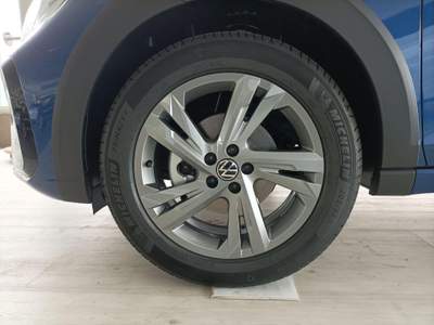 Volkswagen Taigo 1.0 TSI DSG 85KW 115 CV R-Line Grigio usata Magenta