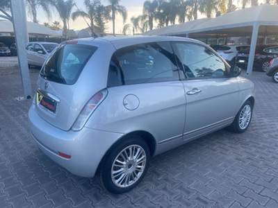 Lancia Ypsilon 1.2 69 CV New Oro Argento usata Giarre