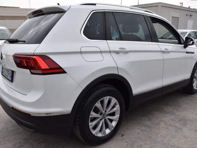 Volkswagen Tiguan 2.0 TDI 150 CV SCR DSG Life Bianco usata San Vito dei Normanni