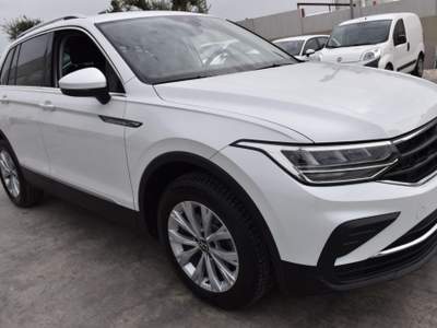 Volkswagen Tiguan 2.0 TDI 150 CV SCR DSG Life Bianco usata San Vito dei Normanni