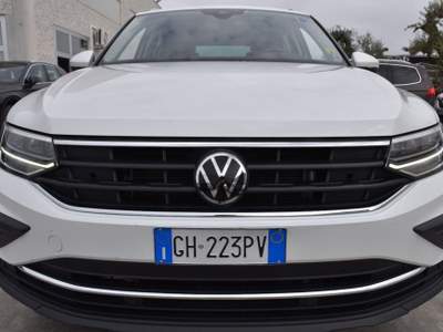 Volkswagen Tiguan 2.0 TDI 150 CV SCR DSG Life Bianco usata San Vito dei Normanni