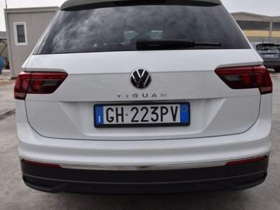 Volkswagen Tiguan 2.0 TDI 150 CV SCR DSG Life Bianco usata San Vito dei Normanni