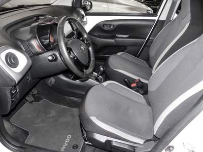 Toyota Aygo Connect 1.0 VVT-i 72 CV 5 porte x-play Bianco usata Castelnuovo Rangone
