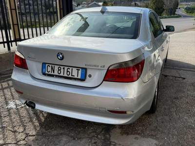 BMW Serie 5 525d d cat Futura Argento usata AGROPOLI