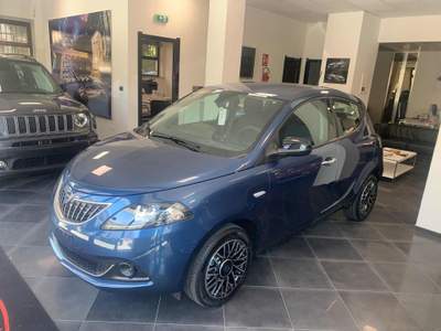Lancia Ypsilon 1.0 FireFly 5 porte S&S Hybrid Platino Blu/Azzurro usata Iglesias