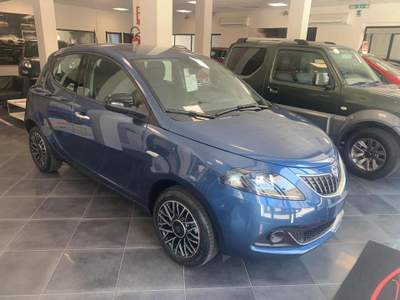 Lancia Ypsilon 1.0 FireFly 5 porte S&S Hybrid Platino Blu/Azzurro usata Iglesias