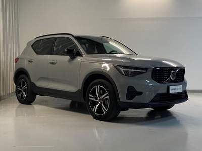 Volvo XC40 B3 automatico Plus Dark Grigio usata Saronno