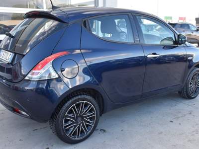 Lancia Ypsilon 1.0 FireFly 5 porte S&S Hybrid Ecochic Gold Blu/Azzurro usata San Vito dei Normanni