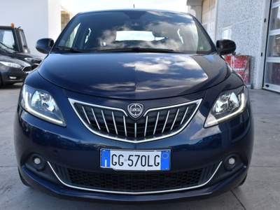 Lancia Ypsilon 1.0 FireFly 5 porte S&S Hybrid Ecochic Gold Blu/Azzurro usata San Vito dei Normanni