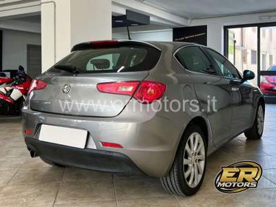 Alfa Romeo Giulietta 1.6 JTDm-2 105 CV Distinctive Grigio usata L'Aquila