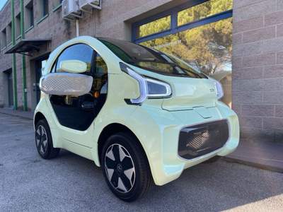 XEV Yoyo EASY UNIPROPRIETARIO KM-890 TETTO PANORAMICO Verde usata Venezia