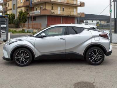 Toyota C-HR 1.8 Hybrid E-CVT Style+ Argento usata Fondi