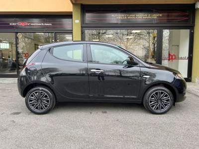 Lancia Ypsilon 1.0 FireFly 5 porte S&S Hybrid Oro Nero usata Cantù