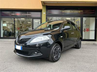Lancia Ypsilon 1.0 FireFly 5 porte S&S Hybrid Oro Nero usata Cantù
