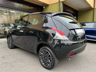 Lancia Ypsilon 1.0 FireFly 5 porte S&S Hybrid Oro Nero usata Cantù