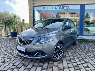 Lancia Ypsilon 1.0 FireFly 70CV S&S Hybrid Platino - KM0 Grigio usata Cadrezzate con Osmate