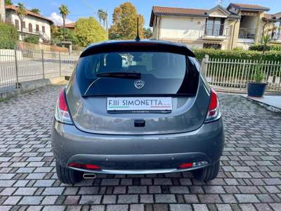 Lancia Ypsilon 1.0 FireFly 70CV S&S Hybrid Platino - KM0 Grigio usata Cadrezzate con Osmate