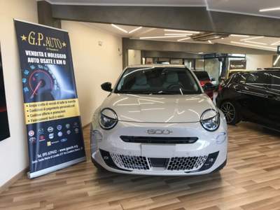 Fiat 600 Hybrid DCT MHEV La Prima Beige usata Santa Maria di Licodia