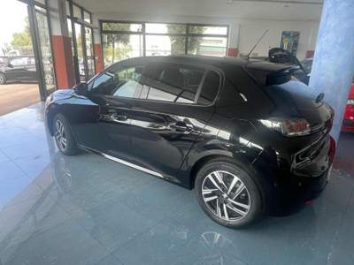 Peugeot 208 PureTech 75 Stop&Start 5 porte Allure Nero usata Veglie