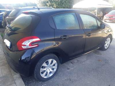 Peugeot 208 1.4 HDi 68 CV 5p. Active Nero usata Soleto