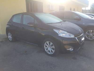 Peugeot 208 1.4 HDi 68 CV 5p. Active Nero usata Soleto