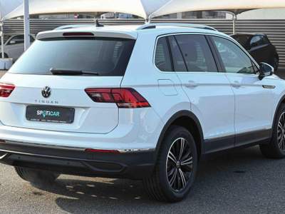Volkswagen Tiguan 1.5 TSI 150cv DSG Life Bianco usata Pianezza