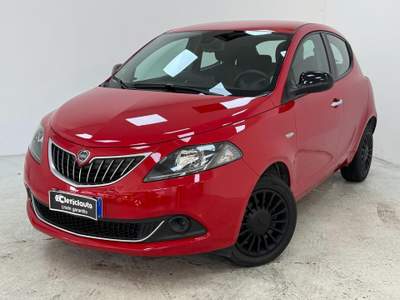 Lancia Ypsilon 1.0 FireFly 5 porte S&S Hybrid Ecochic Silver Rosso usata Lurate Caccivio